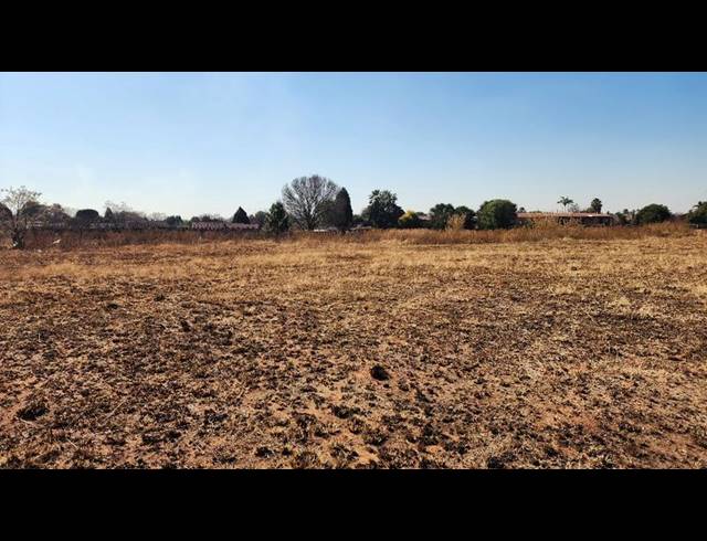 LAND FOR SALE IN BERTON PARK